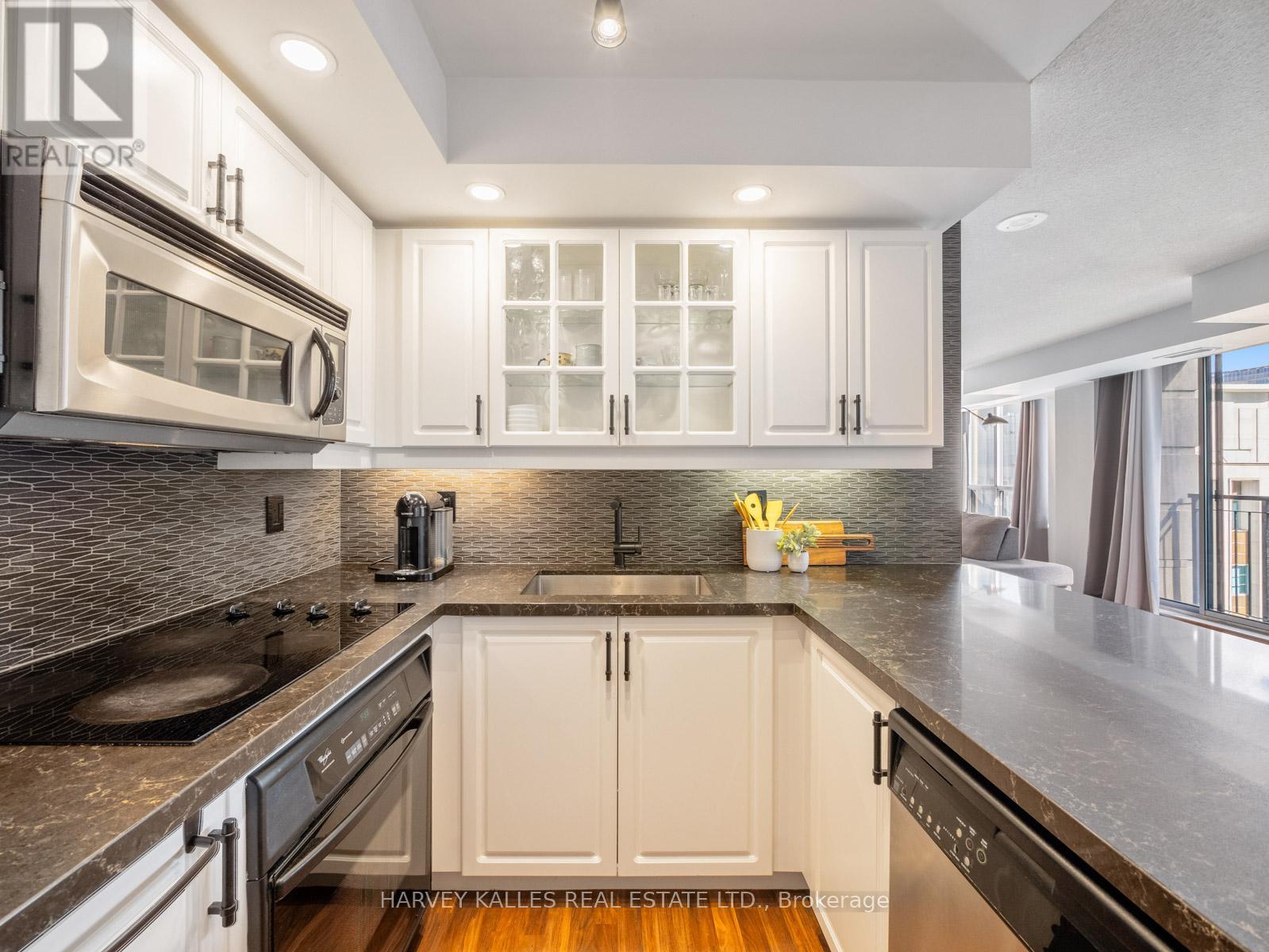 1309 - 140 Simcoe Street, Toronto, Ontario  M5H 4E9 - Photo 12 - C12547048