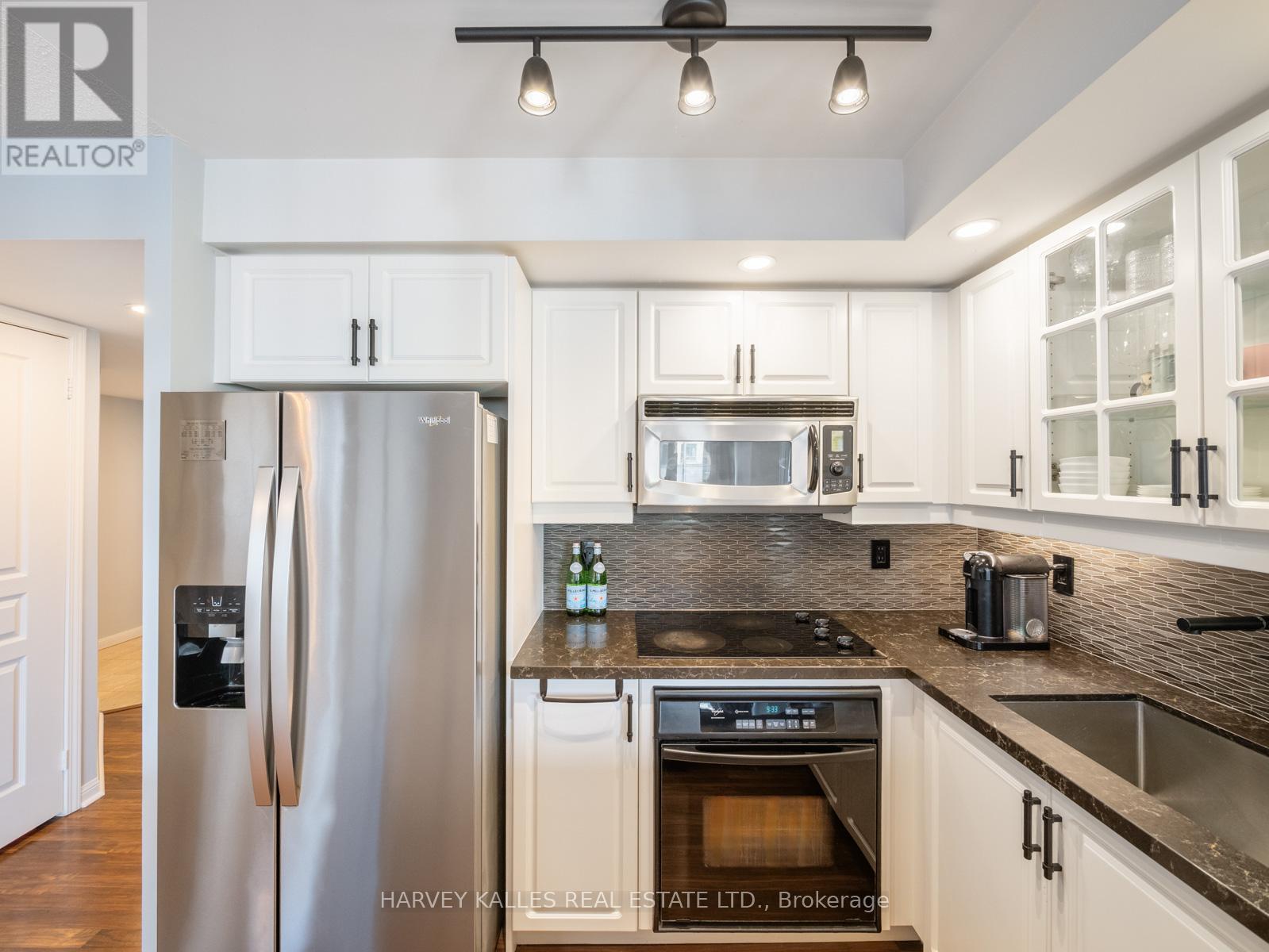 1309 - 140 Simcoe Street, Toronto, Ontario  M5H 4E9 - Photo 10 - C12547048