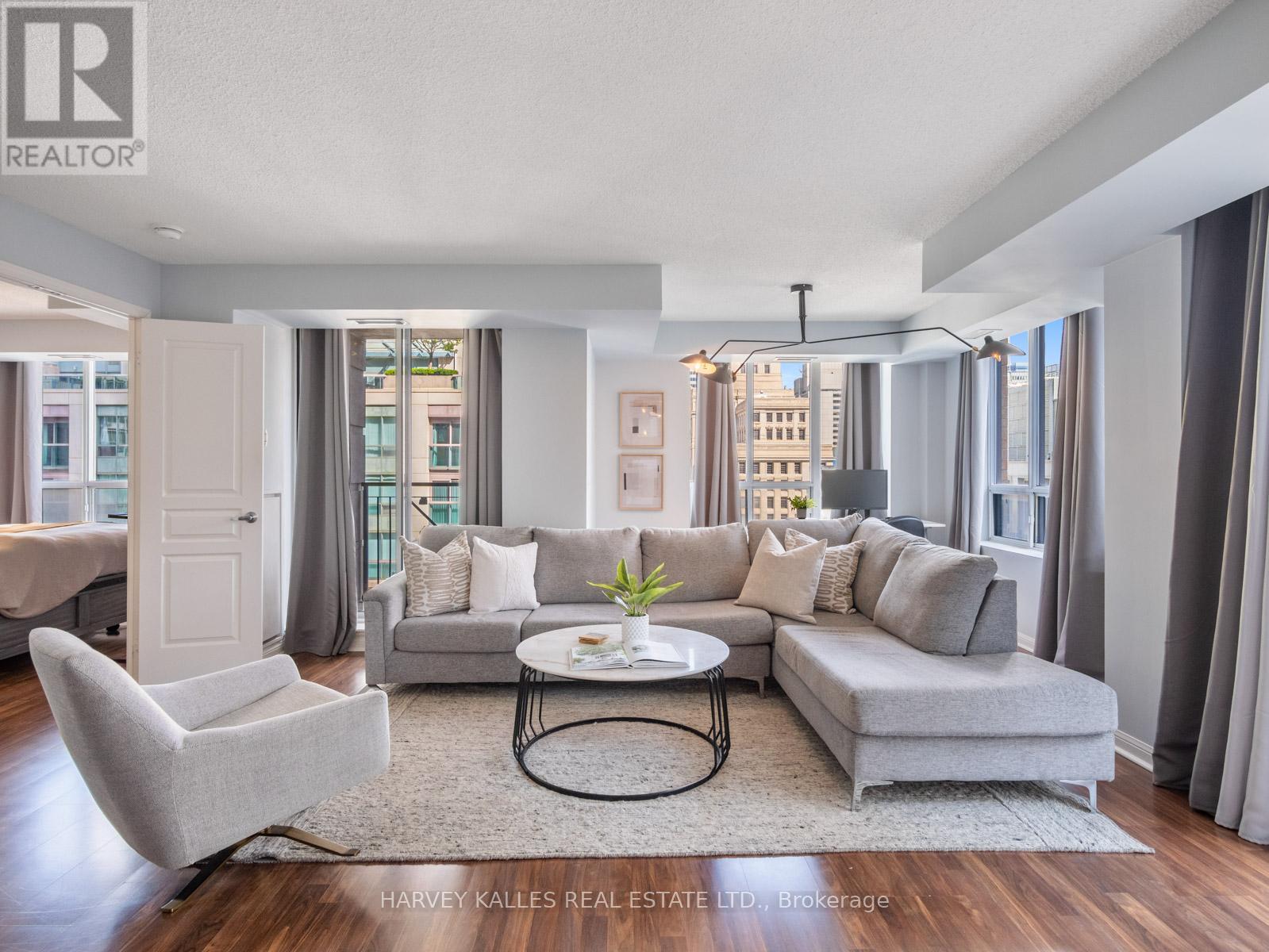 1309 - 140 Simcoe Street, Toronto, Ontario  M5H 4E9 - Photo 4 - C12547048