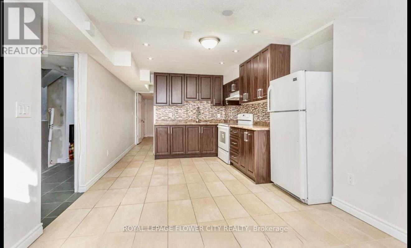 Lower - 4289 Guildwood Way, Mississauga, Ontario  L5R 0A7 - Photo 5 - W12552114