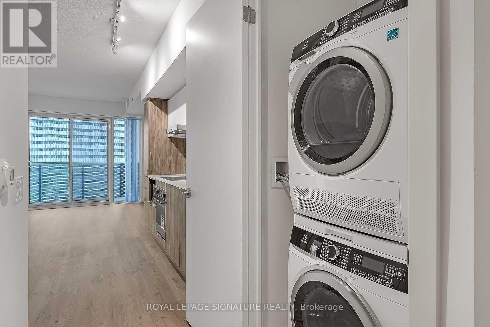 1803 - 138 Downes Street, Toronto, Ontario  M5E 0E4 - Photo 18 - C12552354