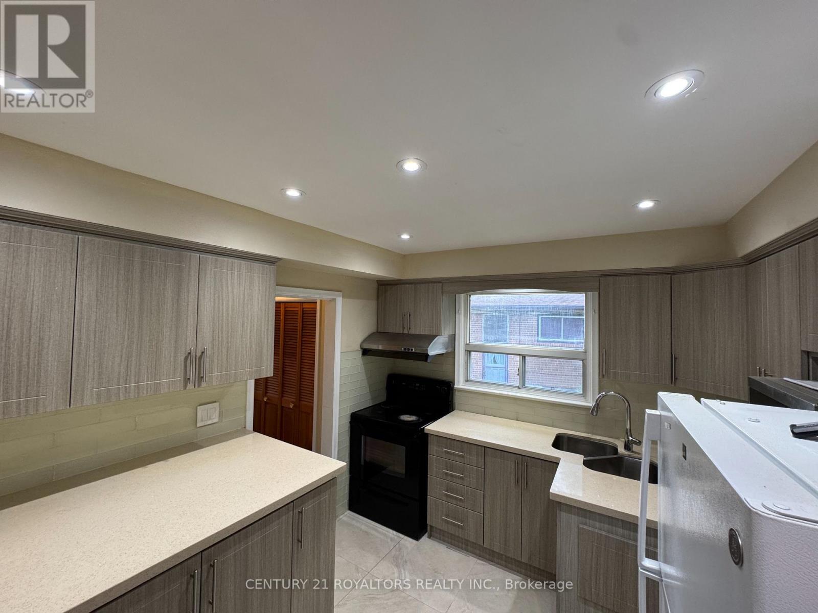 70 Marbury Crescent, Toronto, Ontario  M3A 2G2 - Photo 16 - C12552366