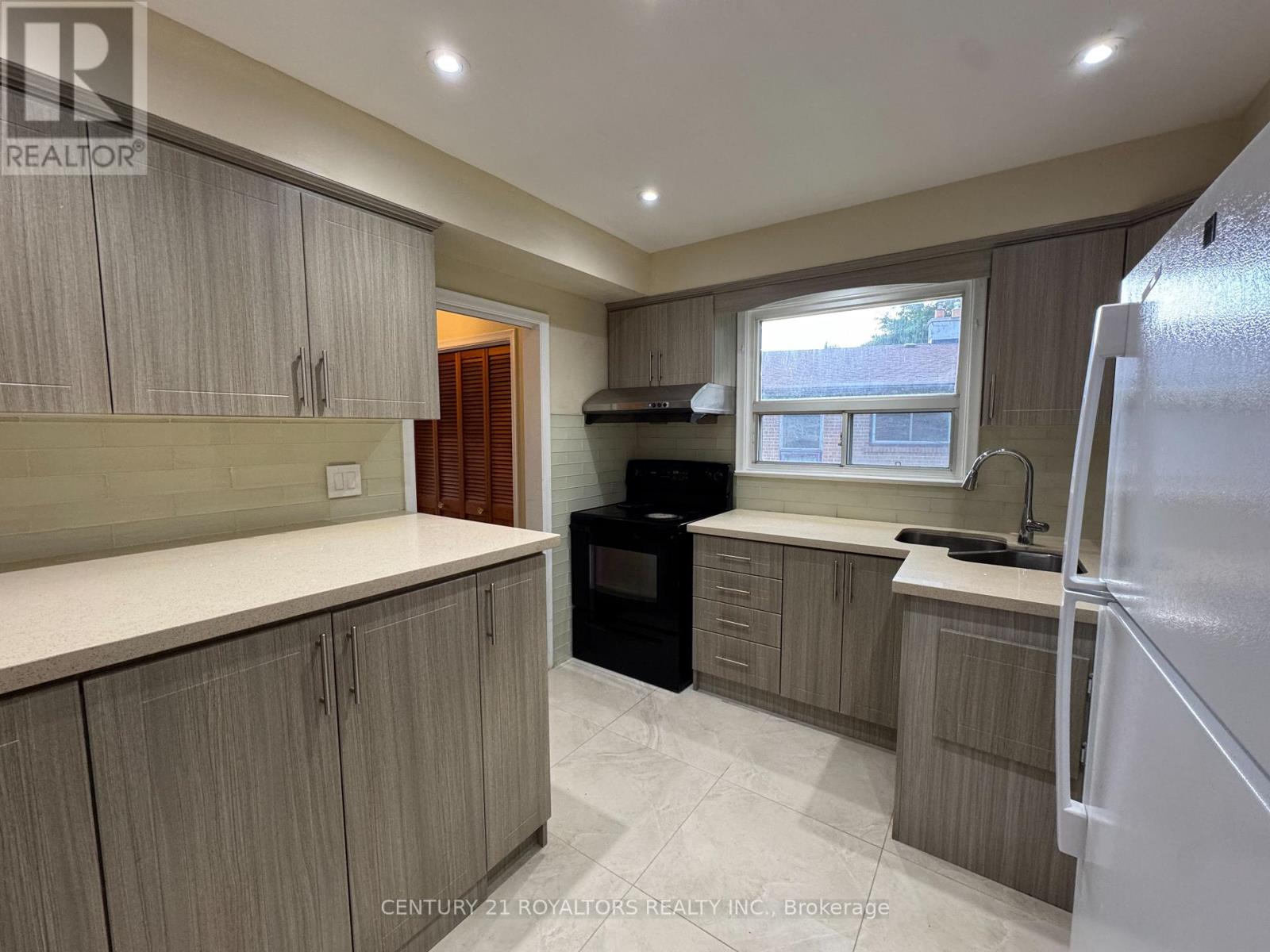 70 Marbury Crescent, Toronto, Ontario  M3A 2G2 - Photo 17 - C12552366