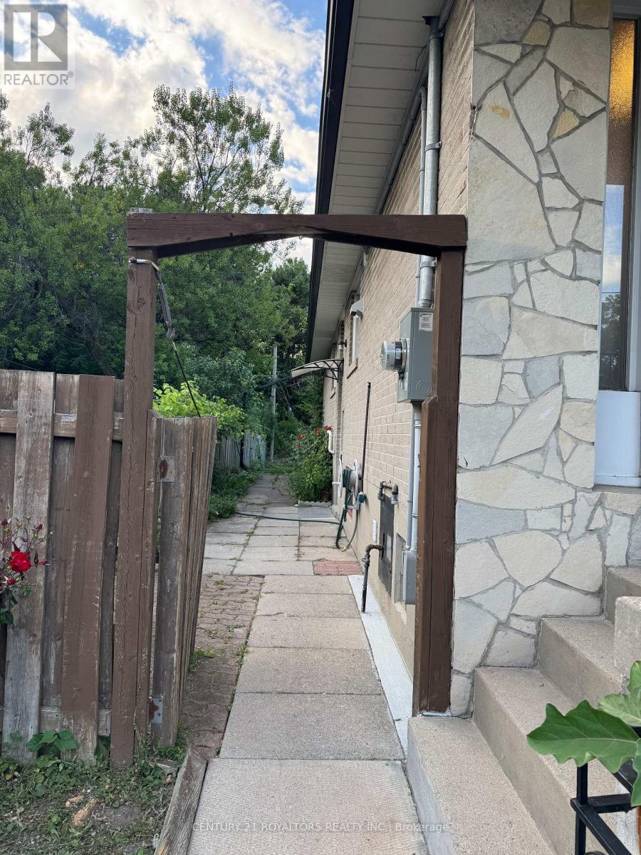 70 Marbury Crescent, Toronto, Ontario  M3A 2G2 - Photo 34 - C12552366