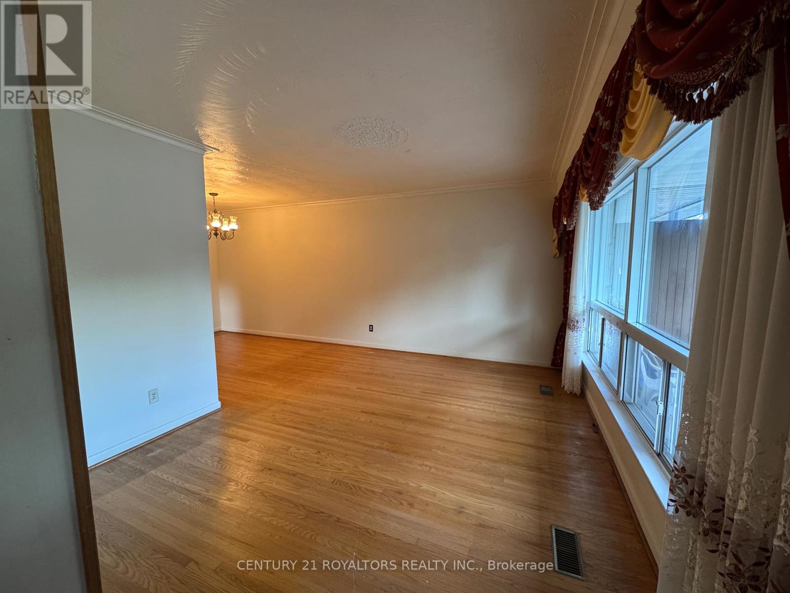 70 Marbury Crescent, Toronto, Ontario  M3A 2G2 - Photo 8 - C12552366