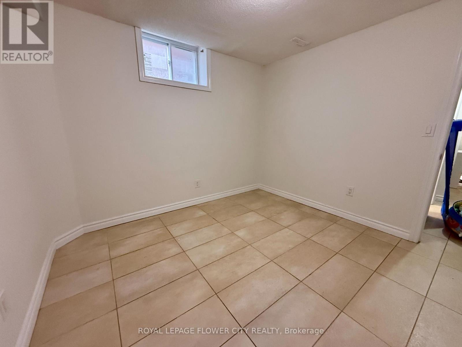 Lower - 4289 Guildwood Way, Mississauga, Ontario  L5R 0A7 - Photo 9 - W12552114