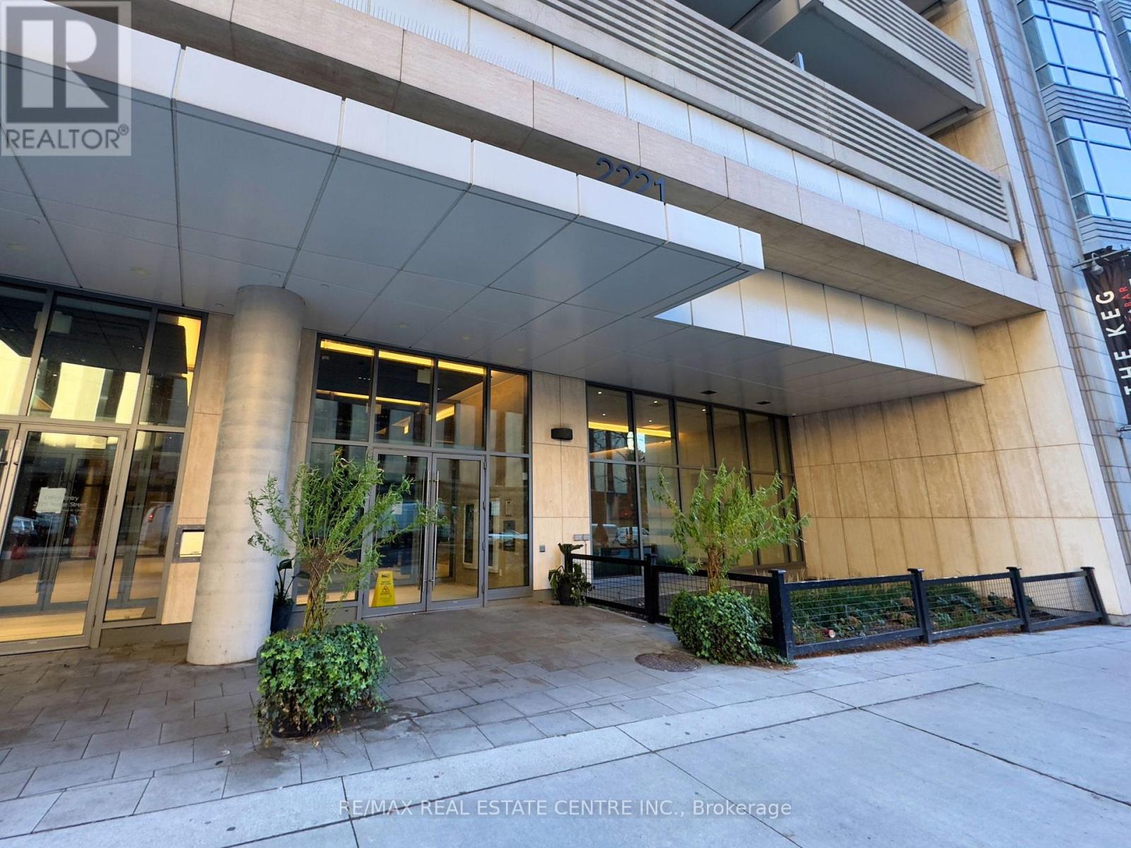 5404 - 2221 Yonge Street, Toronto, Ontario  M4S 0B8 - Photo 3 - C12552436