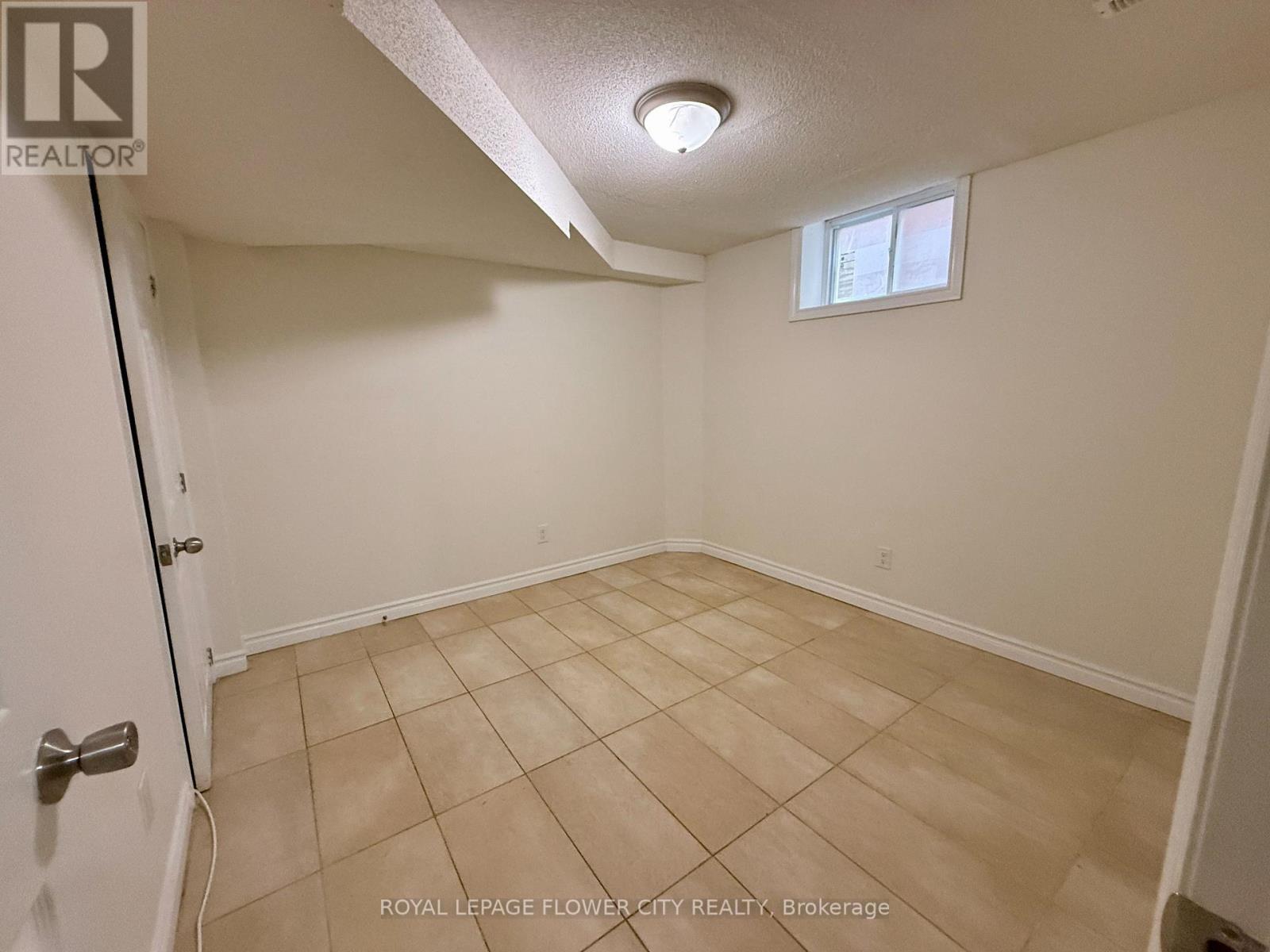 Lower - 4289 Guildwood Way, Mississauga, Ontario  L5R 0A7 - Photo 8 - W12552114