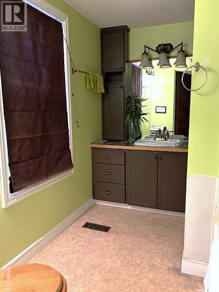 430 Ominica Street W, Moose Jaw, Saskatchewan  S6H 1X8 - Photo 5 - SK024198