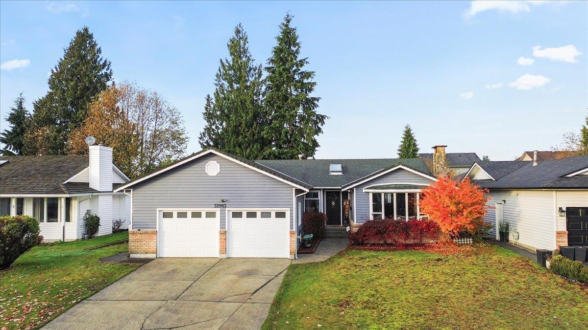 32983 Whidden Avenue, Mission, British Columbia V2V 6G4 - Photo 2 - R3067974