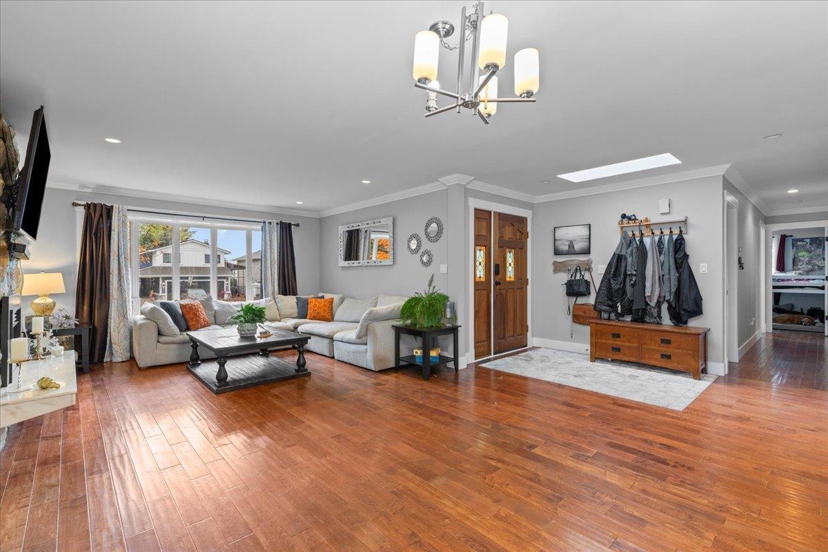 32983 Whidden Avenue, Mission, British Columbia V2V 6G4 - Photo 7 - R3067974