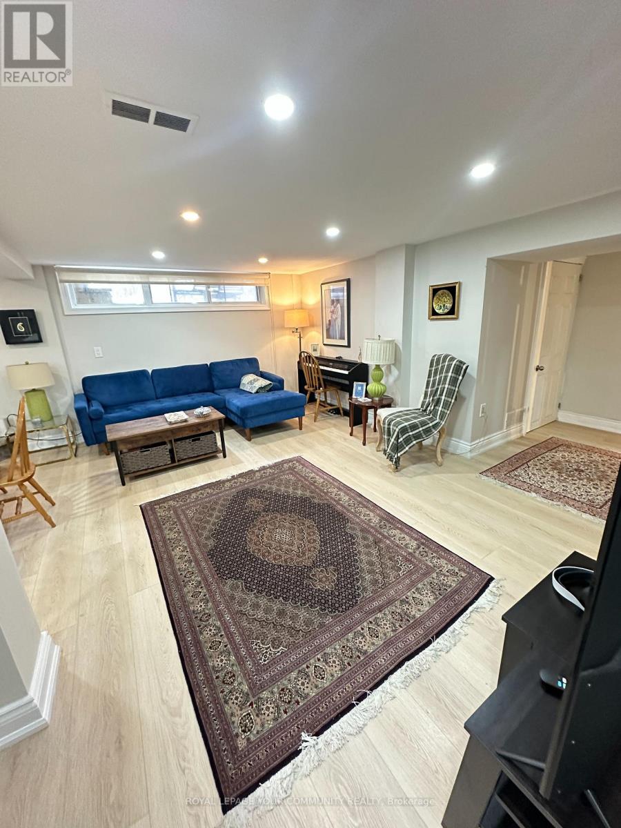 100 Richardson Dr Drive, Aurora, Ontario  L4G 1Z5 - Photo 3 - N12552384