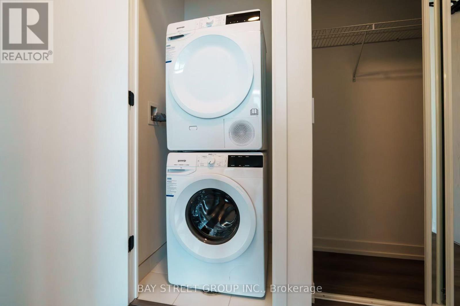 1105 - 28 Interchange Way, Vaughan, Ontario  L4K 0P8 - Photo 10 - N12552390