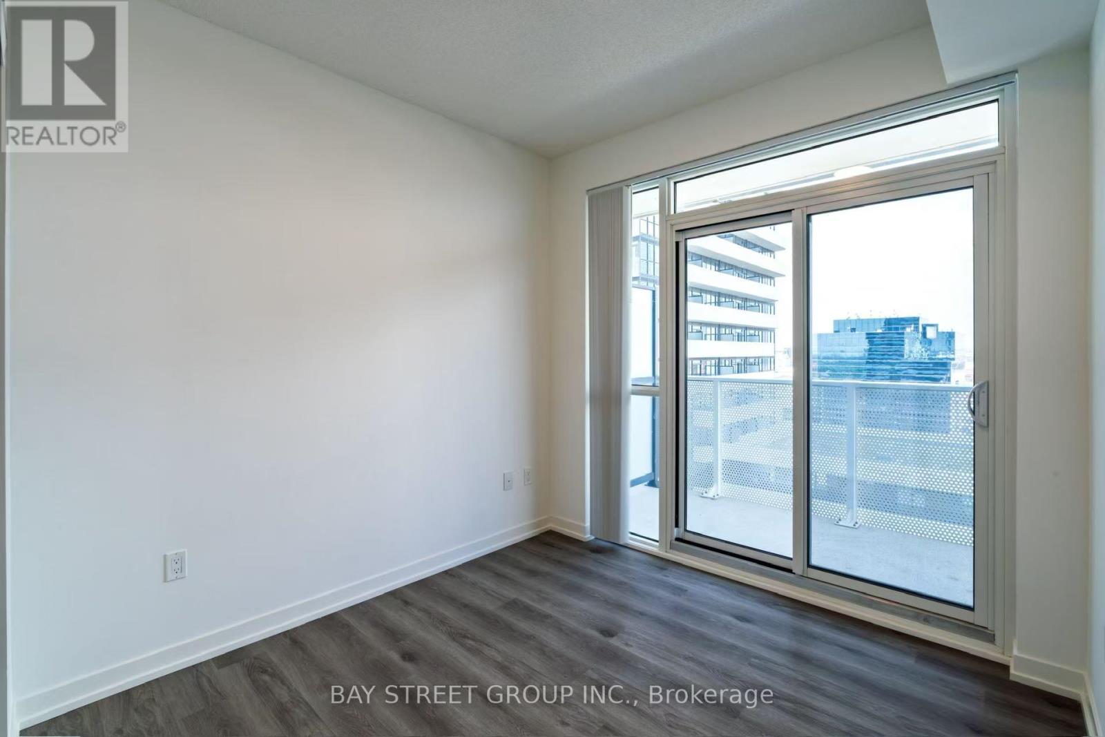 1105 - 28 Interchange Way, Vaughan, Ontario  L4K 0P8 - Photo 4 - N12552390