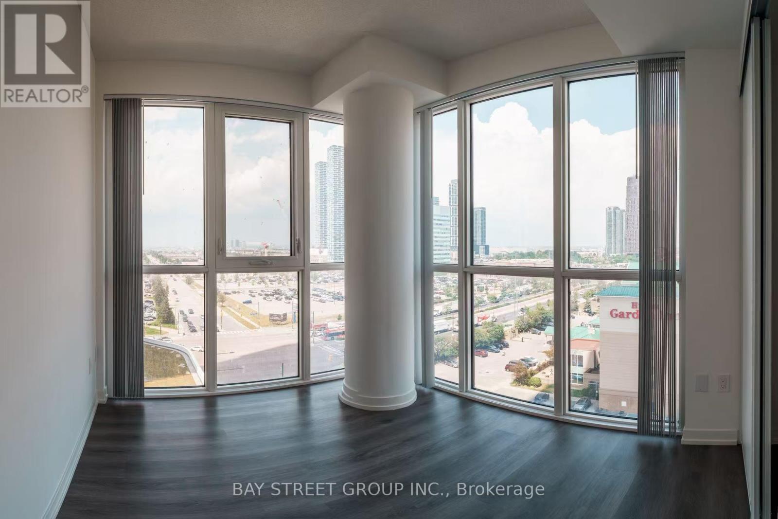 1105 - 28 Interchange Way, Vaughan, Ontario  L4K 0P8 - Photo 5 - N12552390