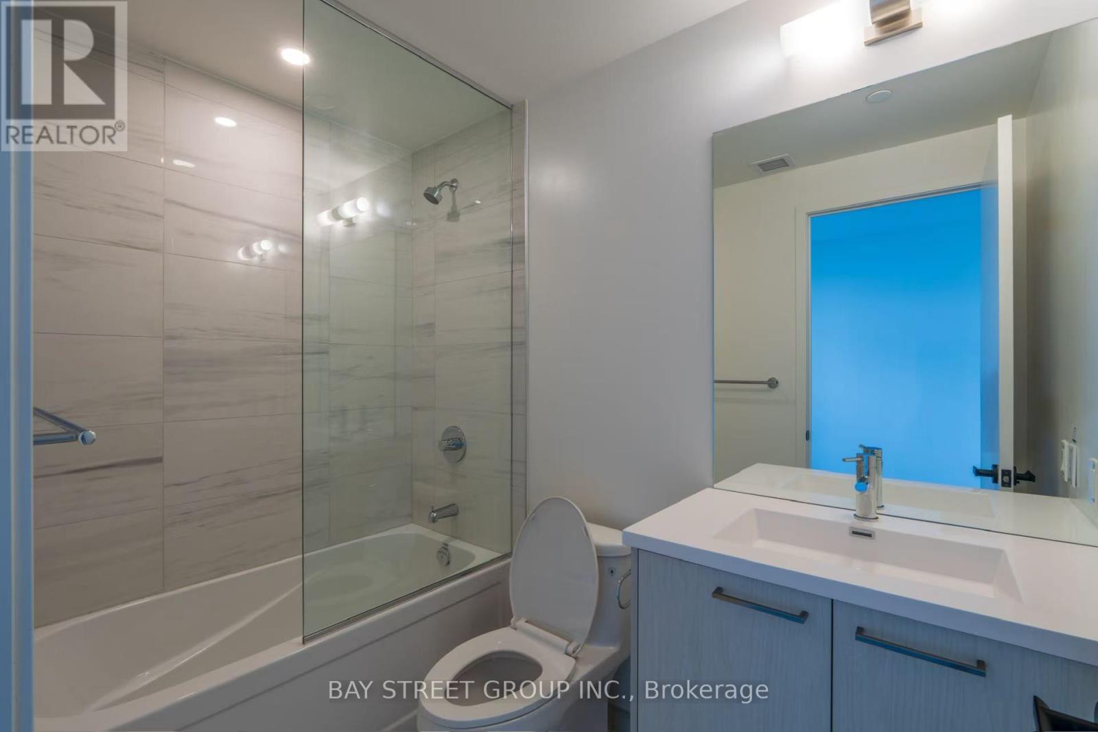 1105 - 28 Interchange Way, Vaughan, Ontario  L4K 0P8 - Photo 8 - N12552390