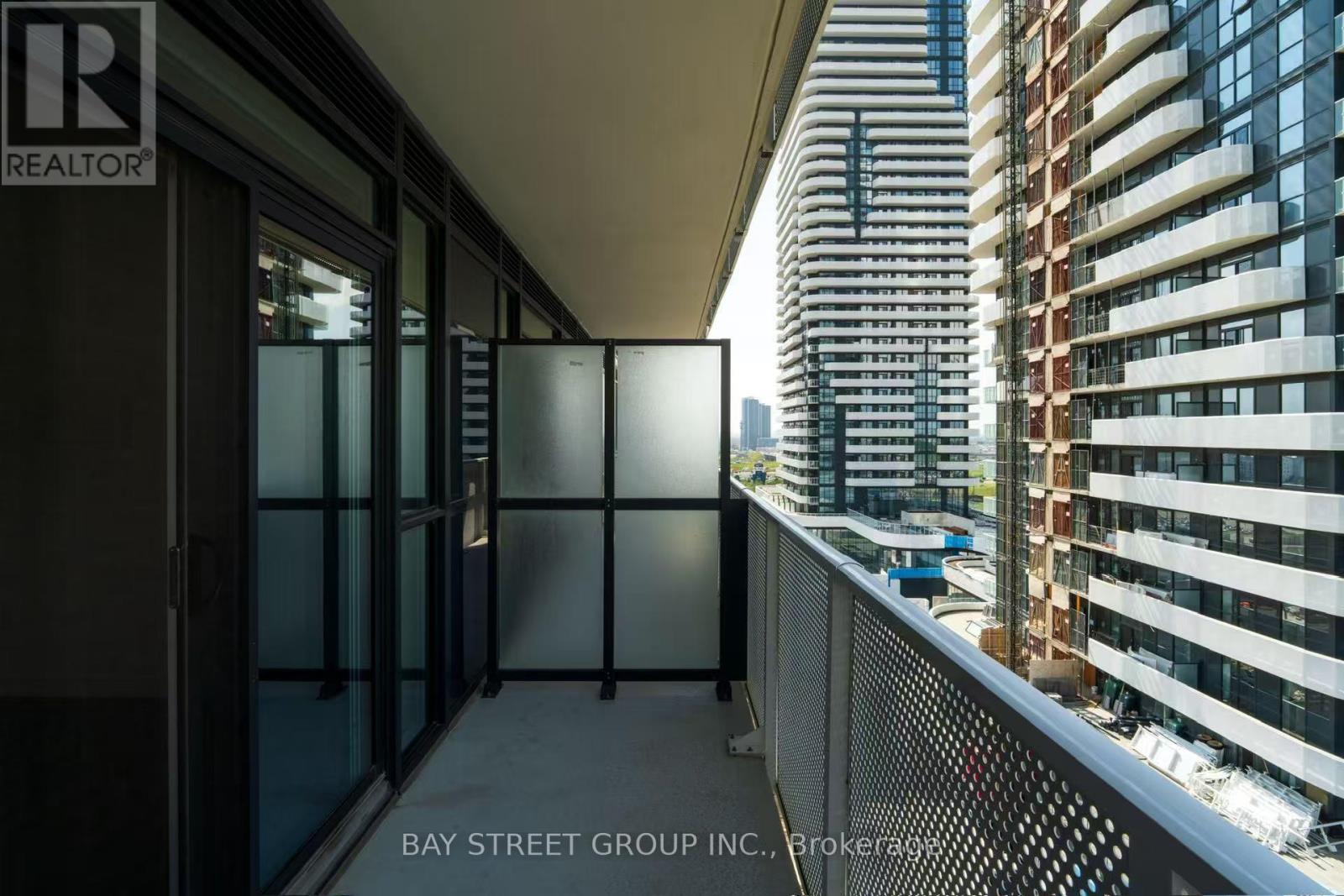 1105 - 28 Interchange Way, Vaughan, Ontario  L4K 0P8 - Photo 9 - N12552390