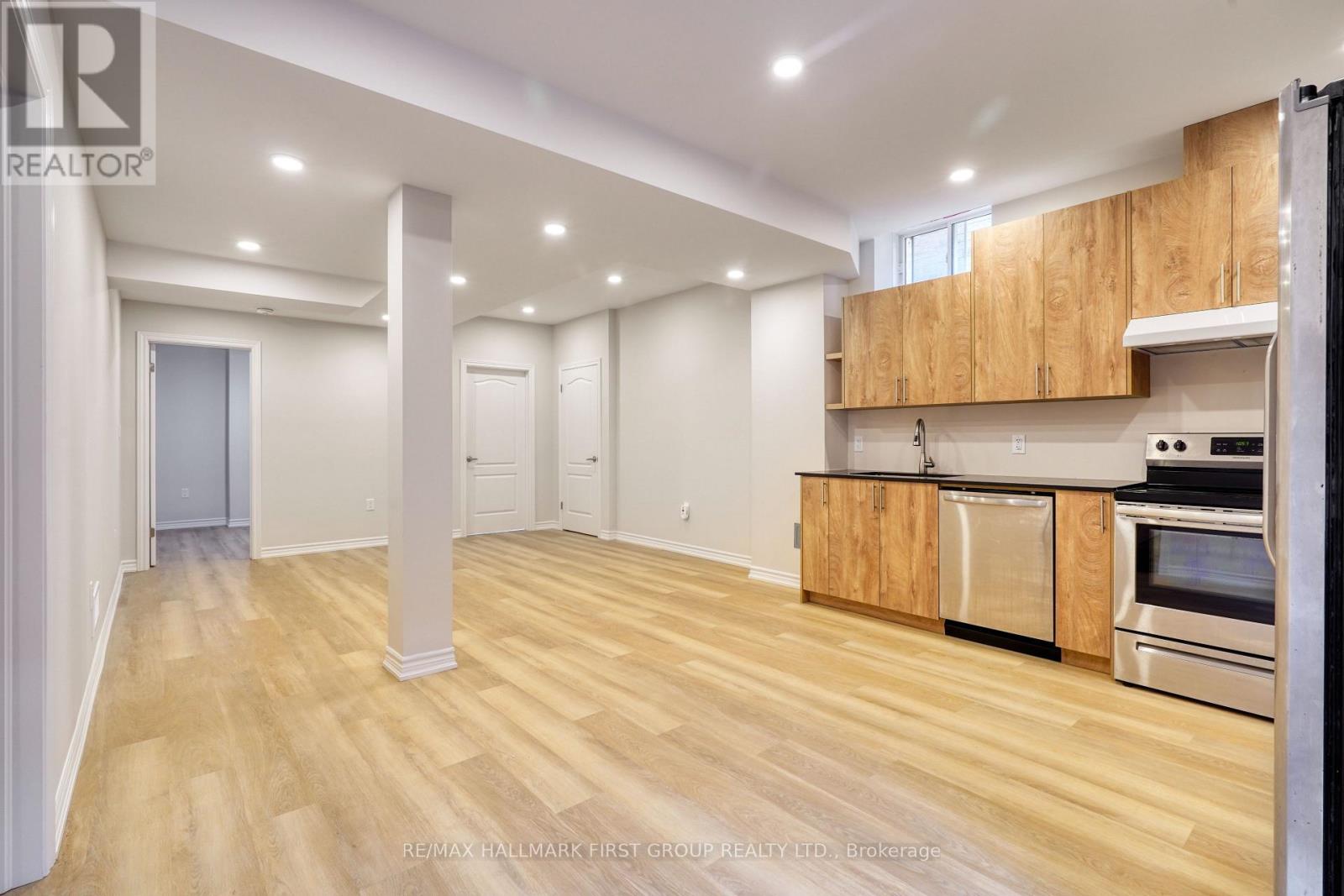 136 Milby Crescent, Bradford West Gwillimbury, Ontario  L3Z 0X8 - Photo 10 - N12552440