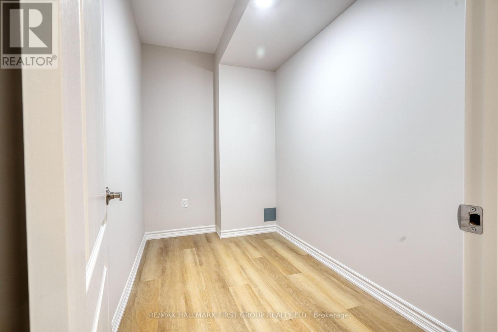 136 Milby Crescent, Bradford West Gwillimbury, Ontario  L3Z 0X8 - Photo 12 - N12552440