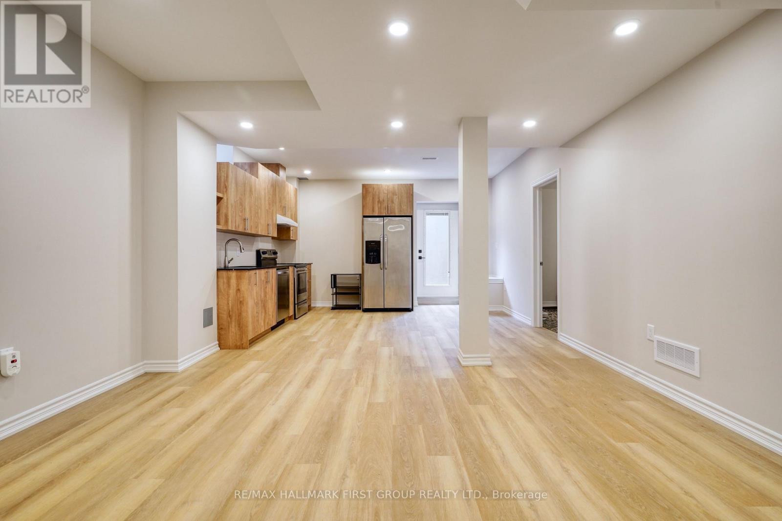 136 Milby Crescent, Bradford West Gwillimbury, Ontario  L3Z 0X8 - Photo 7 - N12552440