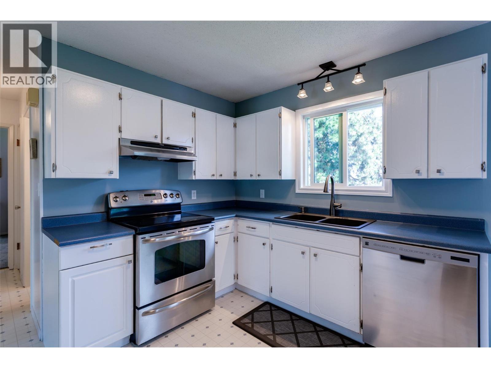 320 Husch Road, Kelowna, British Columbia  V1X 1N1 - Photo 10 - 10369438