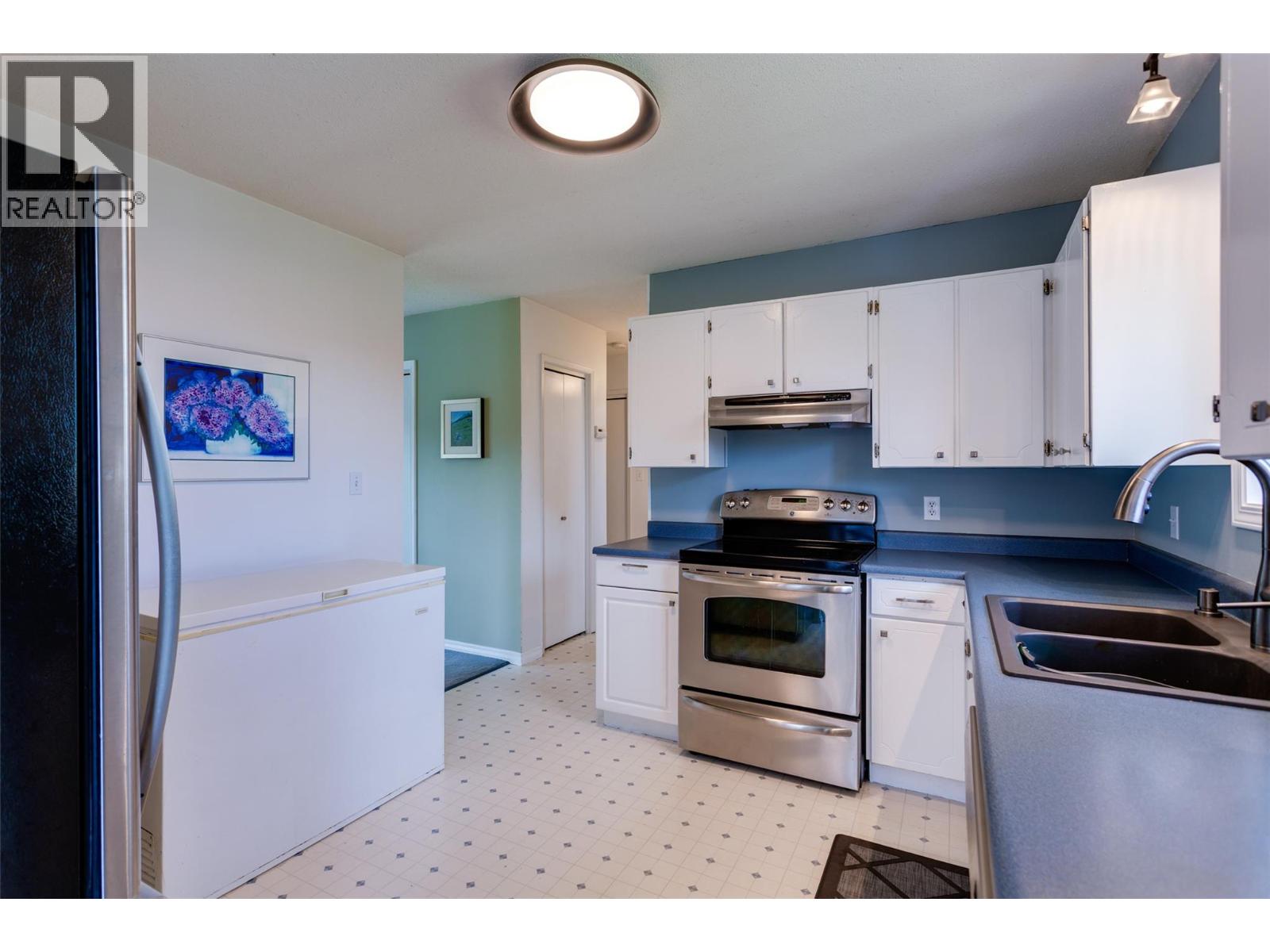 320 Husch Road, Kelowna, British Columbia  V1X 1N1 - Photo 9 - 10369438