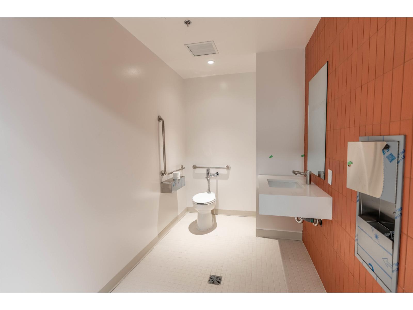 112 10767 Whalley Boulevard, Surrey, British Columbia  V3T 0G1 - Photo 13 - C8073776