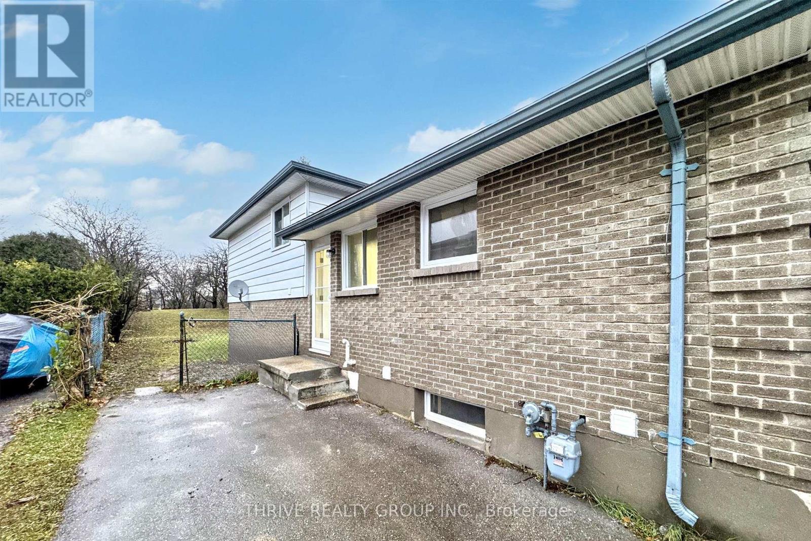 Lower - 645 Chiddington Avenue, London South, Ontario  N6C 2W6 - Photo 2 - X12552576