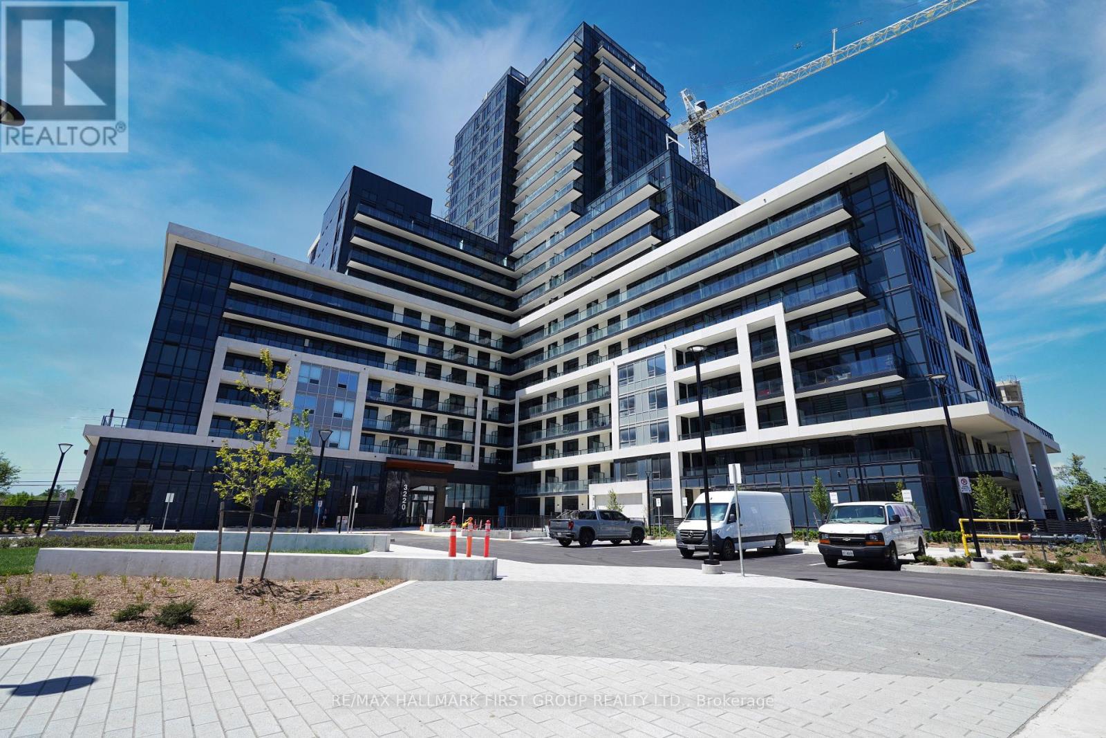 813 - 3220 WILLIAM COLTSON AVENUE, Oakville, Ontario