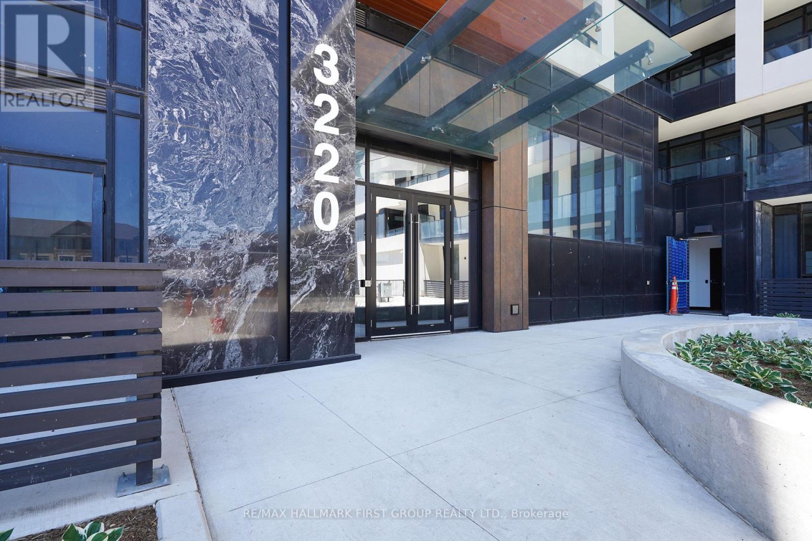 813 - 3220 William Coltson Avenue, Oakville, Ontario  L6H 7X9 - Photo 2 - W12552430