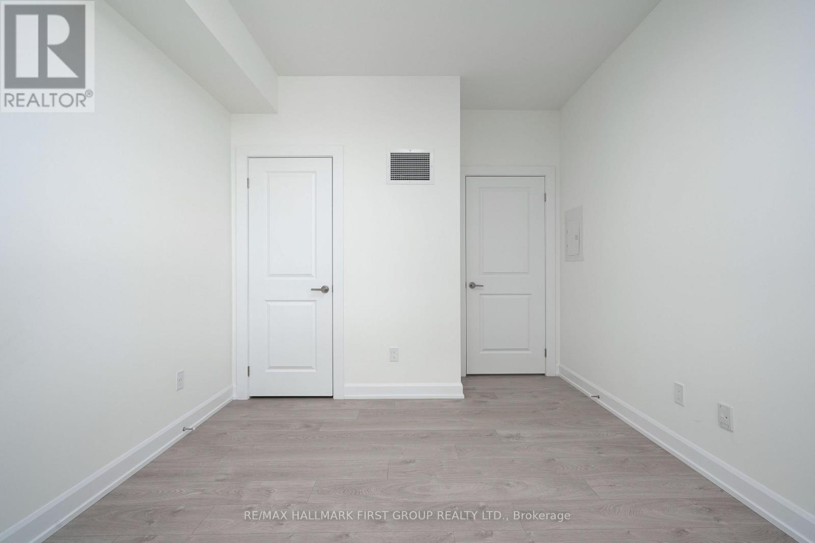 813 - 3220 William Coltson Avenue, Oakville, Ontario  L6H 7X9 - Photo 7 - W12552430