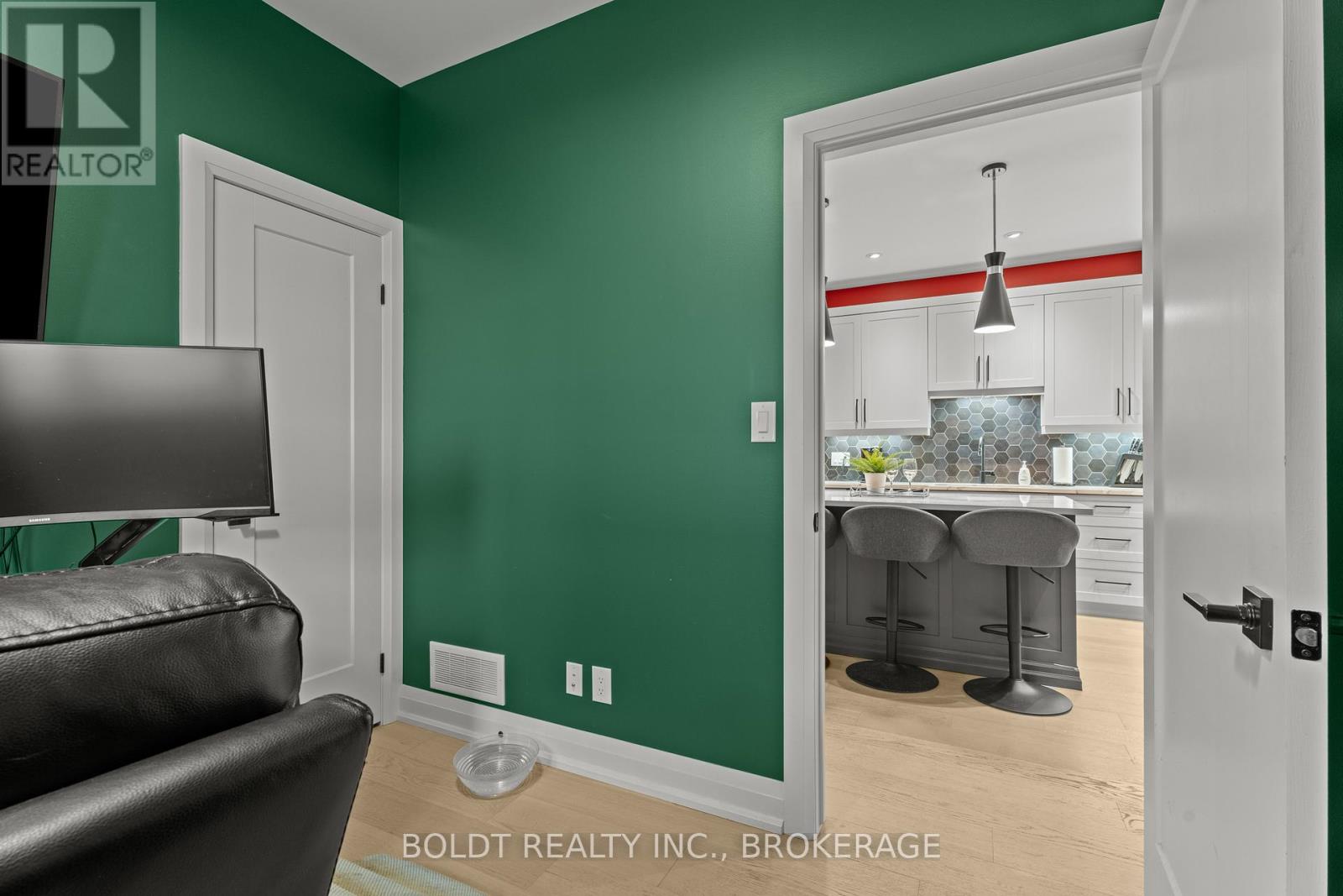 1074b Vansickle Road N, St. Catharines, Ontario  L2S 2X3 - Photo 12 - X12552460