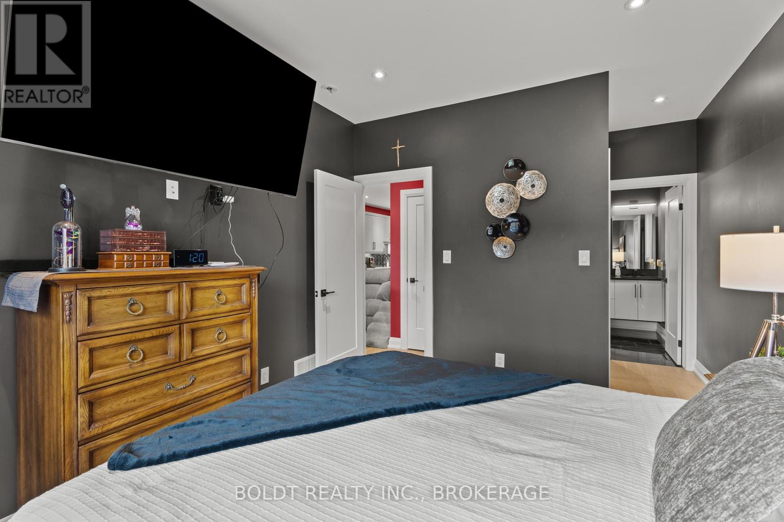 1074b Vansickle Road N, St. Catharines, Ontario  L2S 2X3 - Photo 22 - X12552460