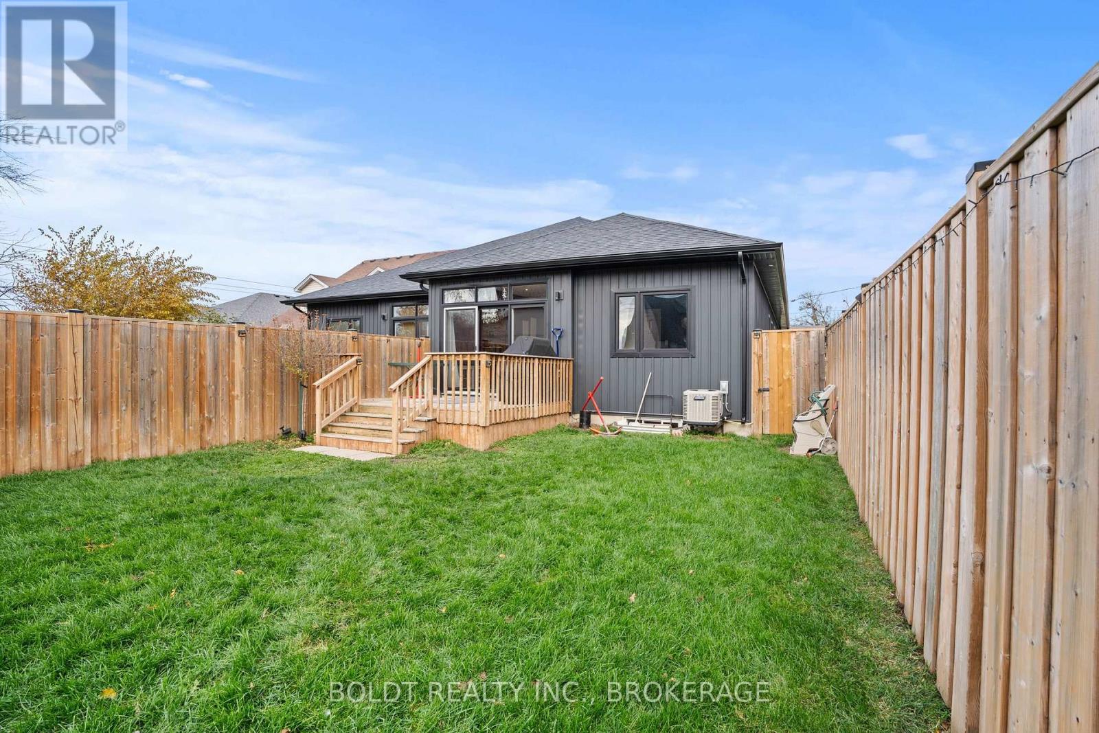 1074b Vansickle Road N, St. Catharines, Ontario  L2S 2X3 - Photo 37 - X12552460