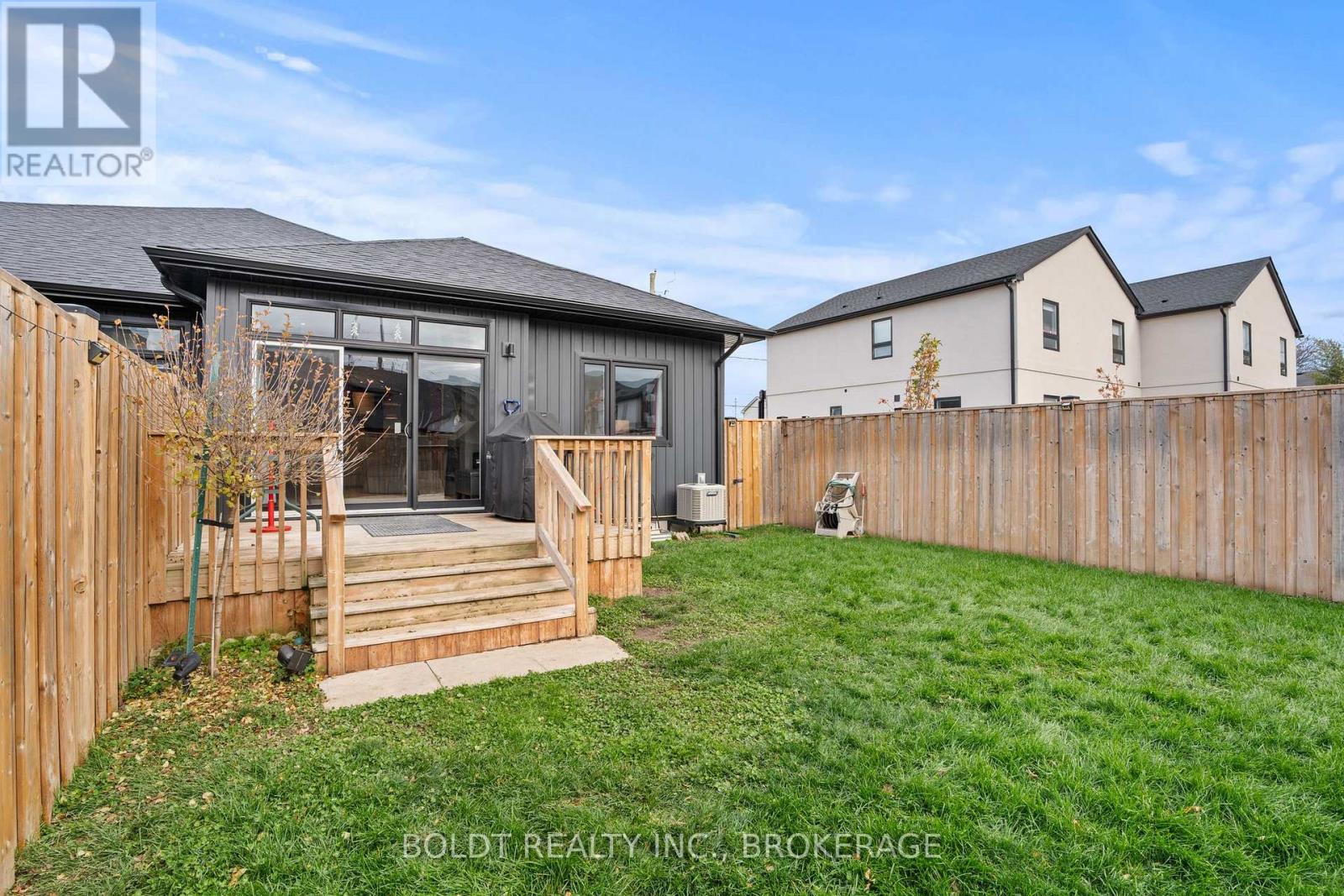 1074b Vansickle Road N, St. Catharines, Ontario  L2S 2X3 - Photo 38 - X12552460