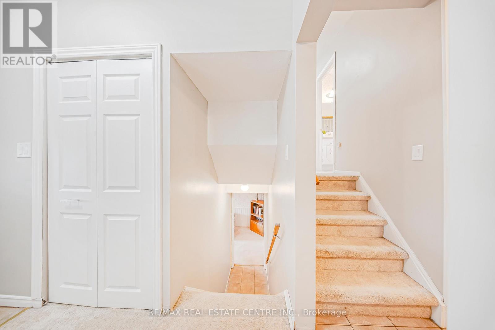 23 Coral Drive, Hamilton, Ontario  L8V 2N4 - Photo 13 - X12552372