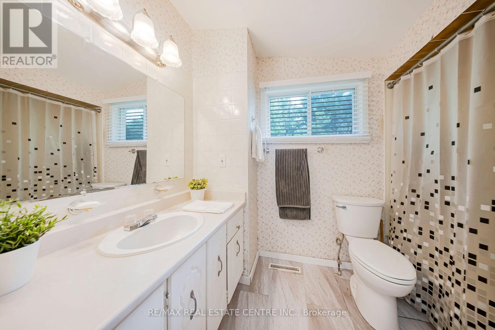 23 Coral Drive, Hamilton, Ontario  L8V 2N4 - Photo 22 - X12552372