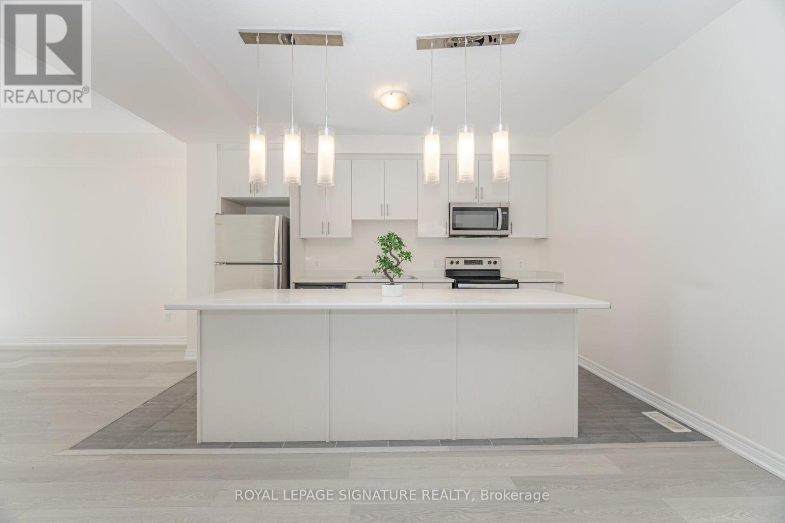 5 Ridgeside Lane, Hamilton, Ontario  L8B 1W5 - Photo 9 - X12552424