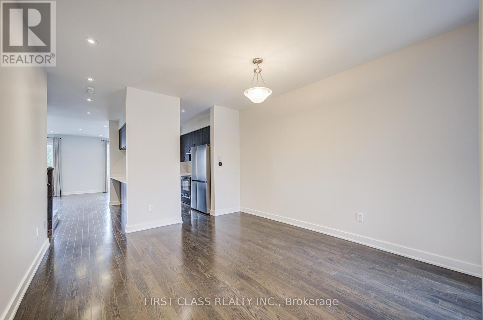 52 Helliwell Crescent, Richmond Hill, Ontario  L4E 1C7 - Photo 4 - N12470896