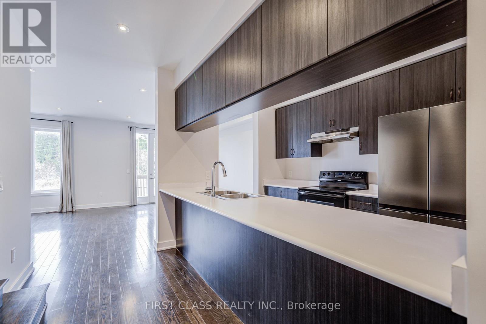 52 Helliwell Crescent, Richmond Hill, Ontario  L4E 1C7 - Photo 6 - N12470896