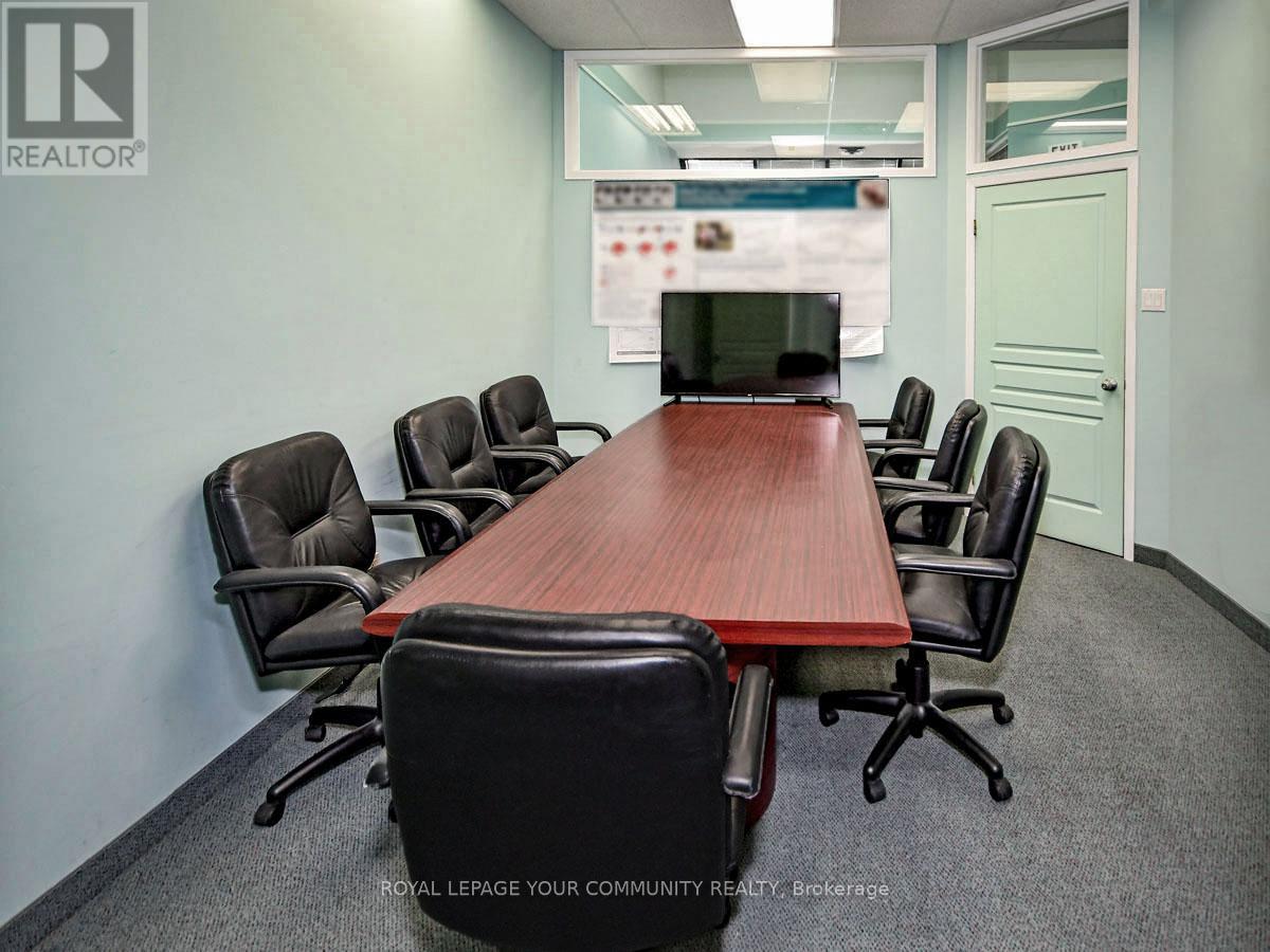 3 - 800 Petrolia Road, Toronto, Ontario M3J 3K4 - Photo 5 - W12550388