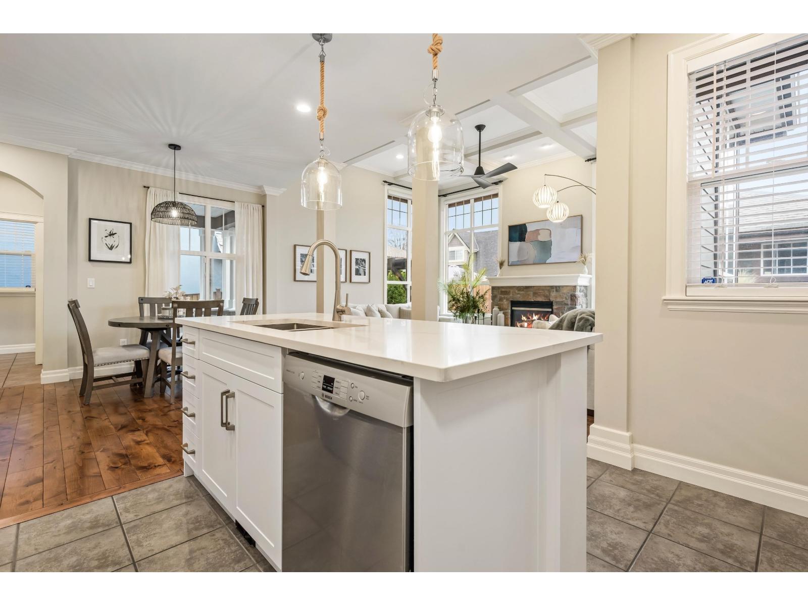 5902 Garrison Boulevard, Garrison Crossing, Chilliwack, British Columbia V2R 5X8 - Photo 4 - R3067879