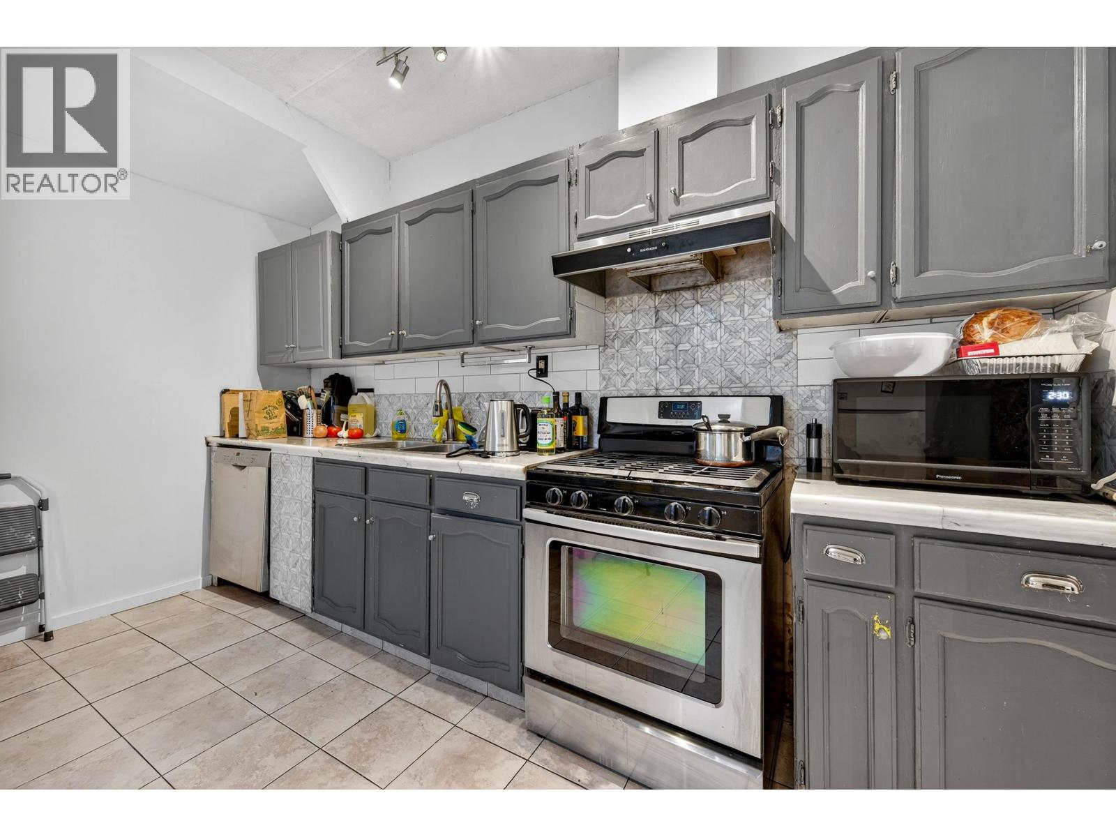 3838 Inverness Street, Vancouver, British Columbia  V5V 4W2 - Photo 9 - R3066211