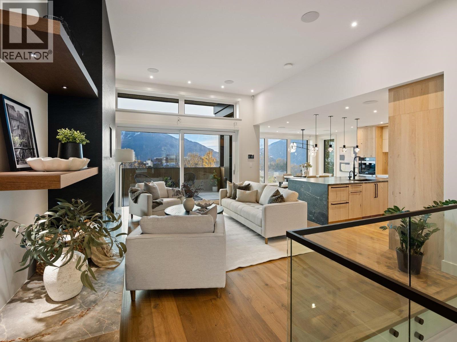 7653 Seven O'clock Drive, Pemberton, British Columbia  V0N 2L3 - Photo 4 - R3064259