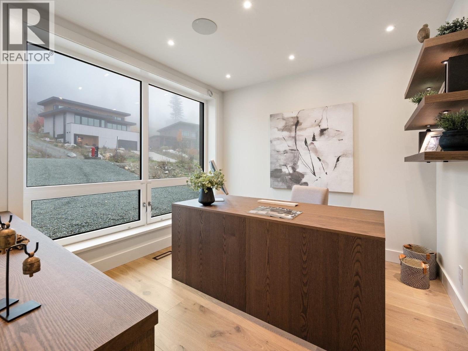 7653 Seven O'clock Drive, Pemberton, British Columbia  V0N 2L3 - Photo 12 - R3064259