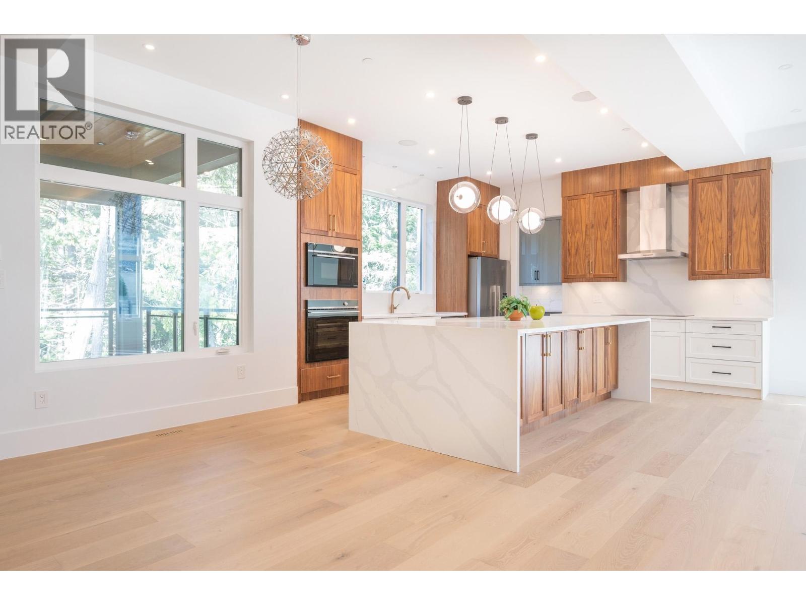 9113 Riverside Drive, Whistler, British Columbia  V0N 1B9 - Photo 4 - R3065219