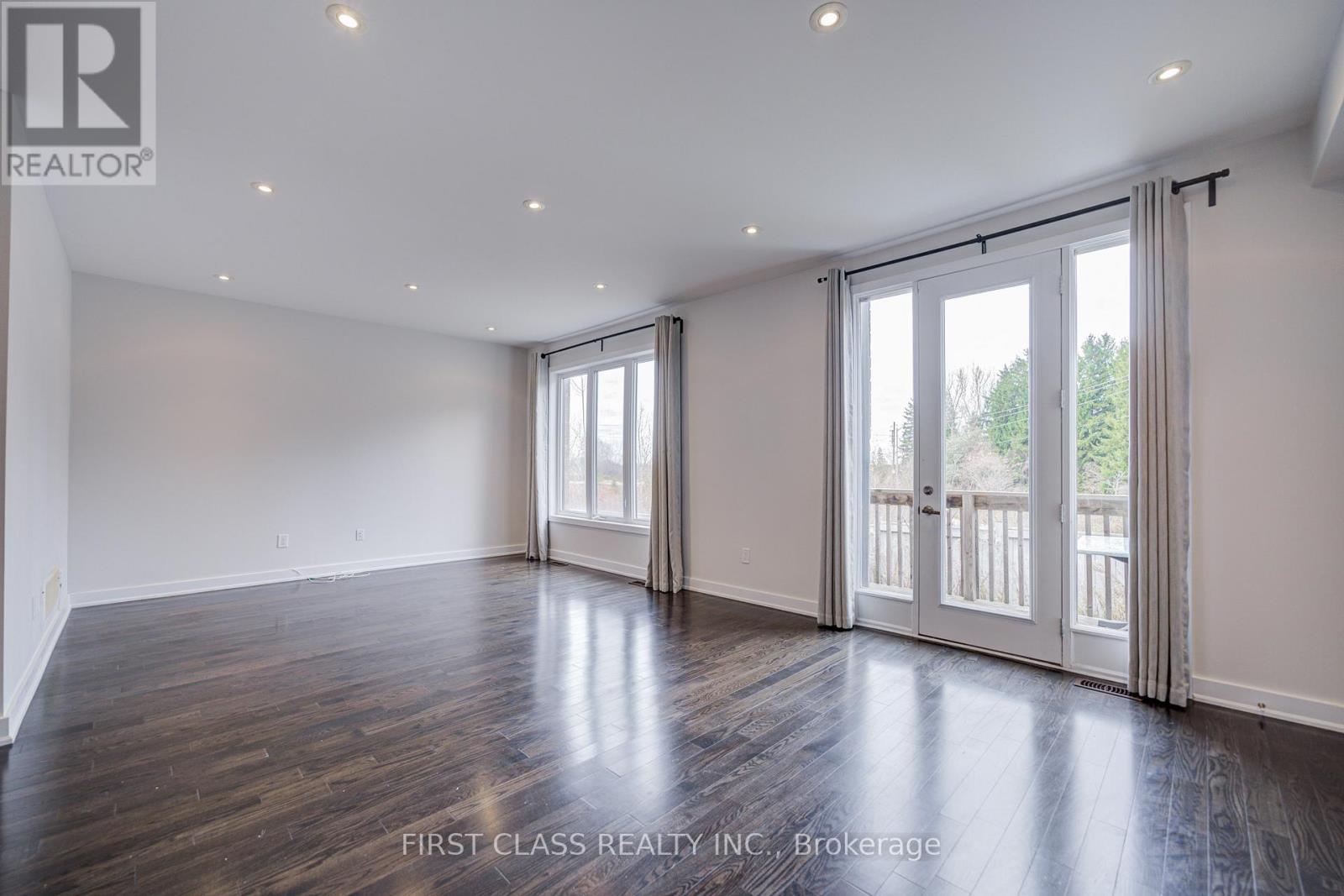 52 Helliwell Crescent, Richmond Hill, Ontario  L4E 1C7 - Photo 11 - N12470896