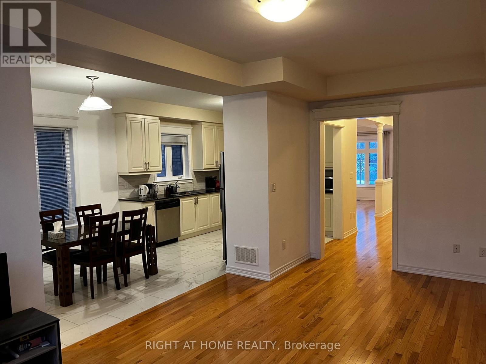 11 Calamint Lane, Richmond Hill, Ontario  L4E 1C3 - Photo 13 - N12549742