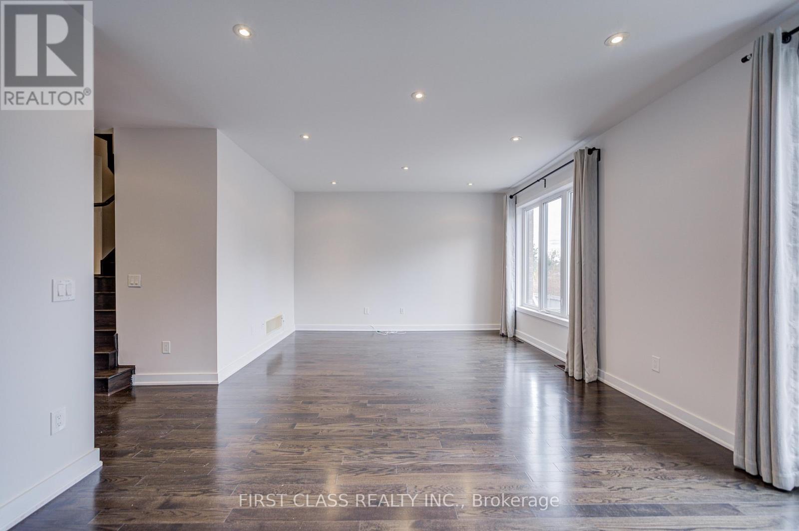 52 Helliwell Crescent, Richmond Hill, Ontario  L4E 1C7 - Photo 12 - N12470896