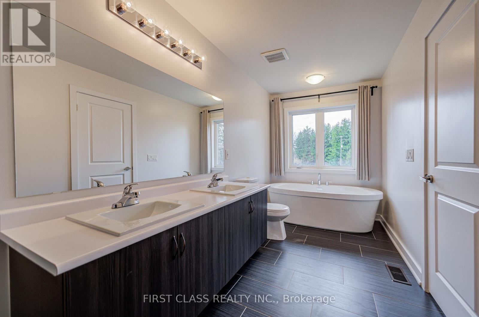 52 Helliwell Crescent, Richmond Hill, Ontario  L4E 1C7 - Photo 21 - N12470896